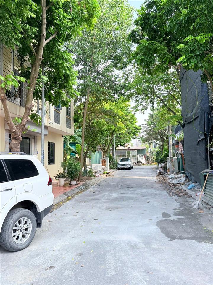Đông dư, giáp hải đất đẹp, đường rộng, vỉa hè, ô tô tránh đỗ ngày đêm