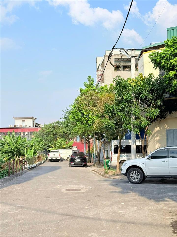 Đông dư, giáp hải đất đẹp, đường rộng, vỉa hè, ô tô tránh đỗ ngày đêm