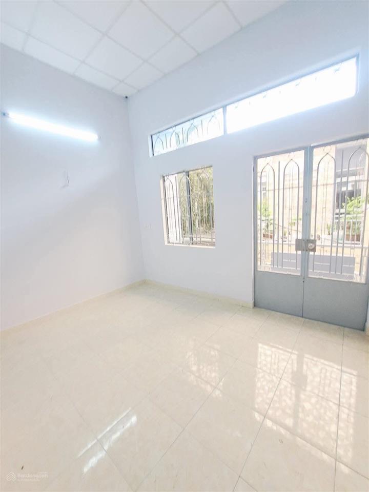 Giá quá rẻ chỉ 4 tỷ  1 lầu  2pn  gần chợ lê văn quới  giáp ngã tư bốn xã