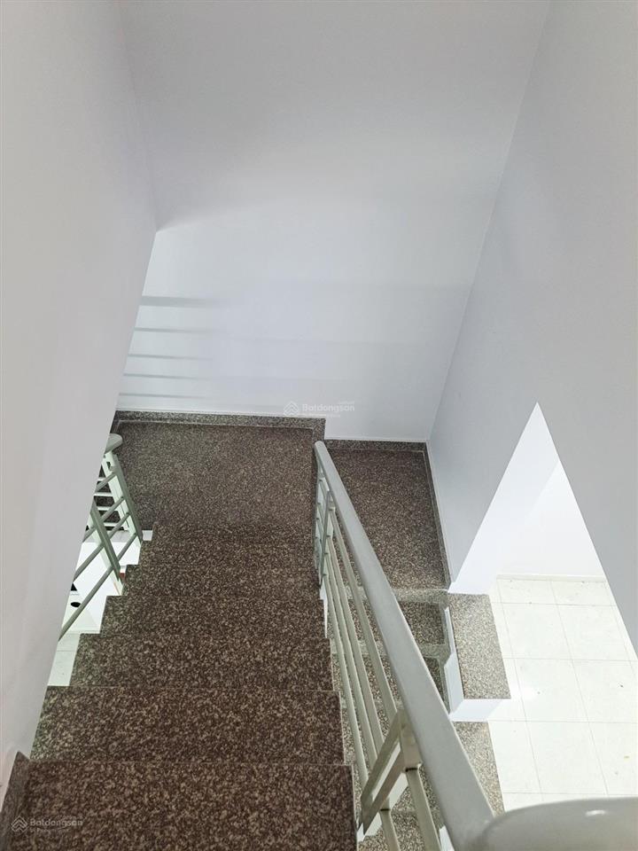 Giá quá rẻ chỉ 4 tỷ  1 lầu  2pn  gần chợ lê văn quới  giáp ngã tư bốn xã