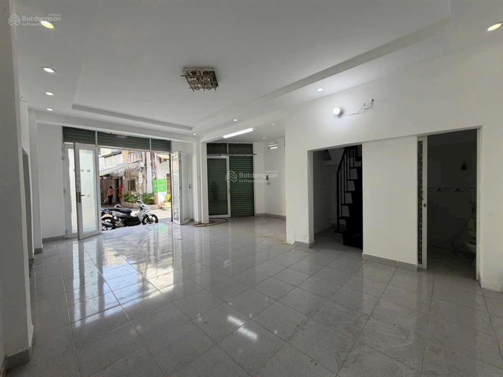 Cho thuê mtkd đường lê cảnh tuân  tân phú  15 tr  ngang 8m