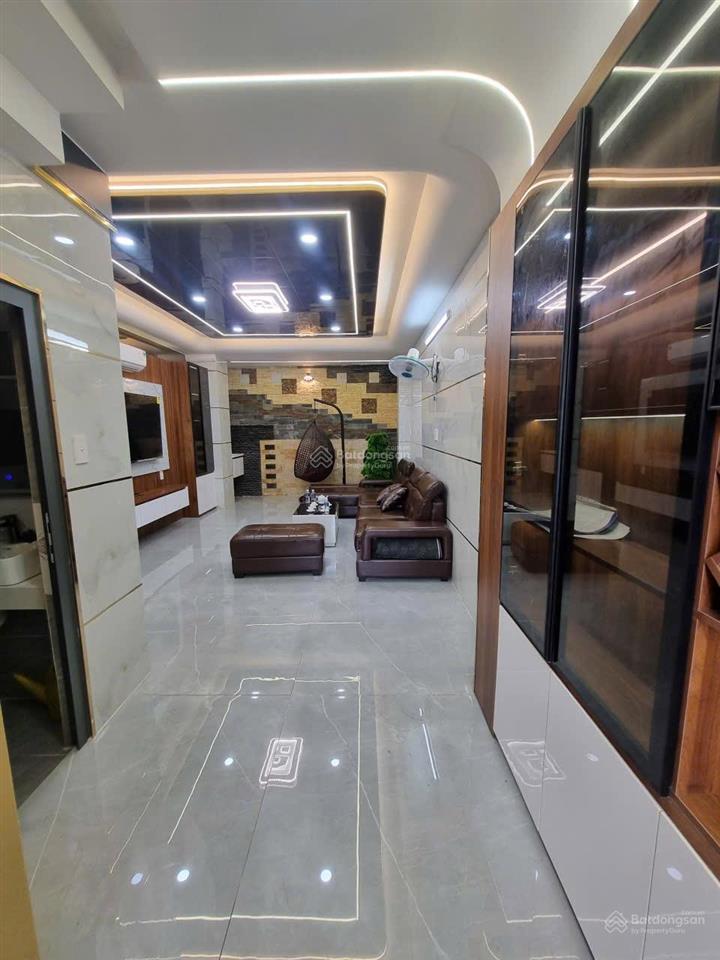 25tr  3 lầu  5pn nhà đẹp ao đôi, có thang máy + gara ô tô