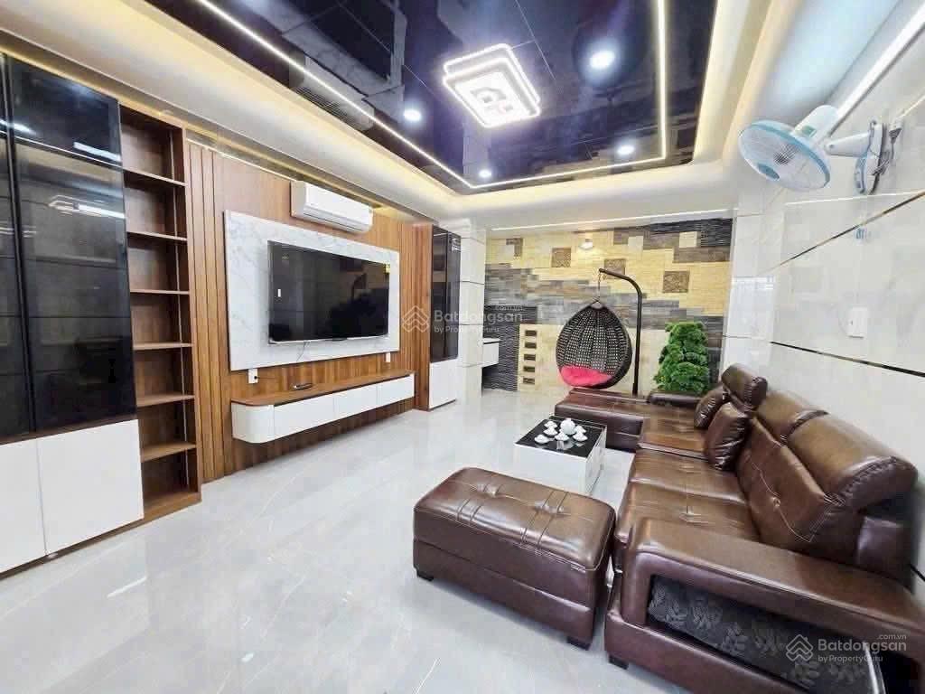 25tr  3 lầu  5pn nhà đẹp ao đôi, có thang máy + gara ô tô