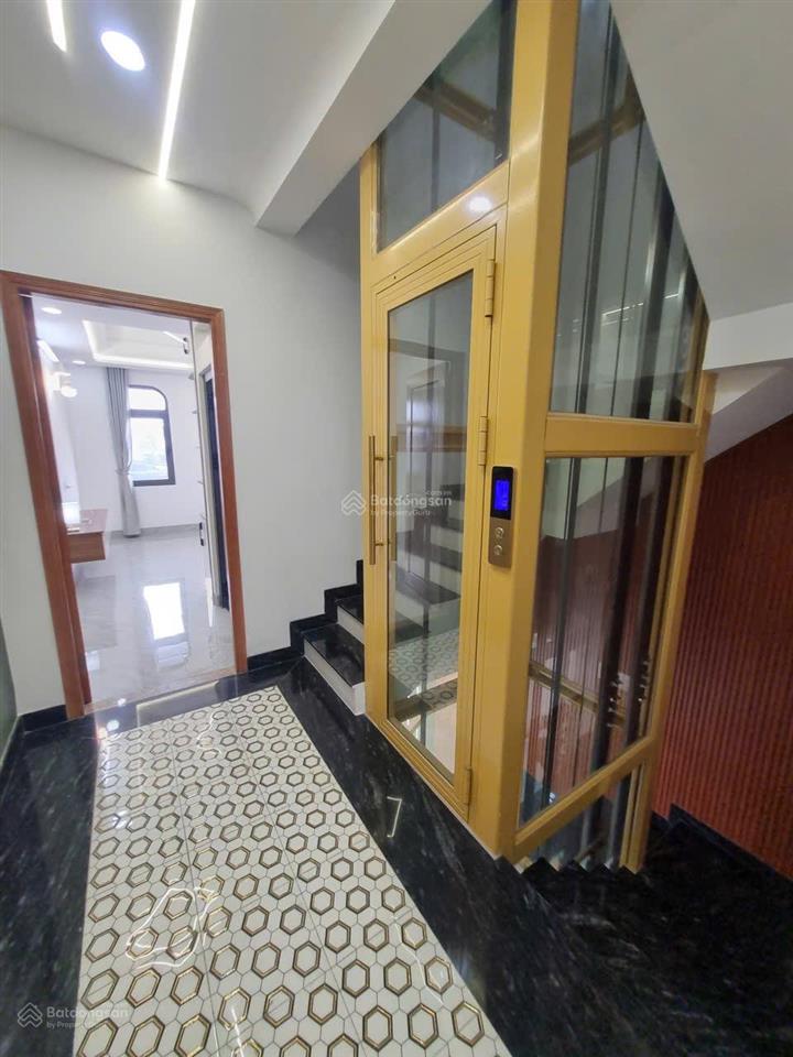 25tr  3 lầu  5pn nhà đẹp ao đôi, có thang máy + gara ô tô