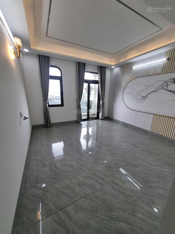 25tr  3 lầu  5pn nhà đẹp ao đôi, có thang máy + gara ô tô