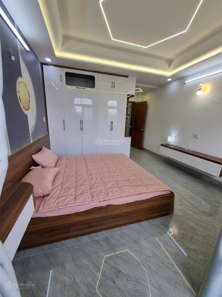 25tr  3 lầu  5pn nhà đẹp ao đôi, có thang máy + gara ô tô