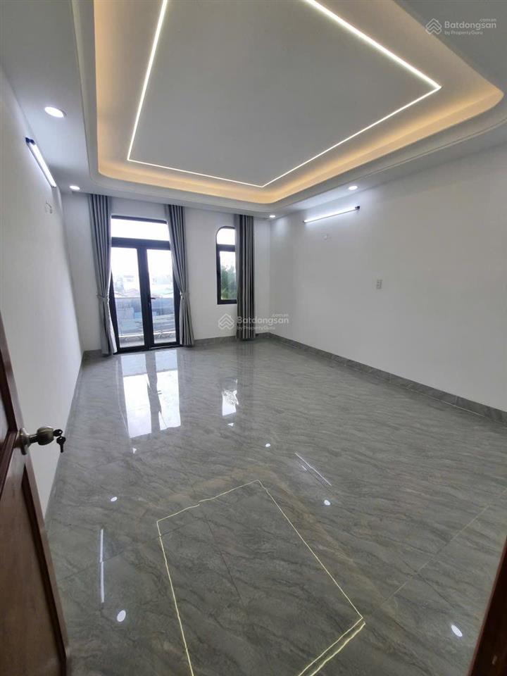 25tr  3 lầu  5pn nhà đẹp ao đôi, có thang máy + gara ô tô