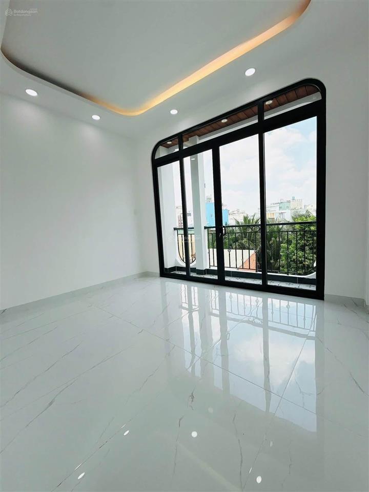 Nhỉnh 5 tỷ  bán nhà căn góc 3 mặt hẻm phạm thế hiển, q8