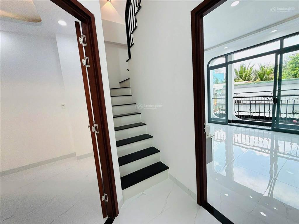 Nhỉnh 5 tỷ  bán nhà căn góc 3 mặt hẻm phạm thế hiển, q8