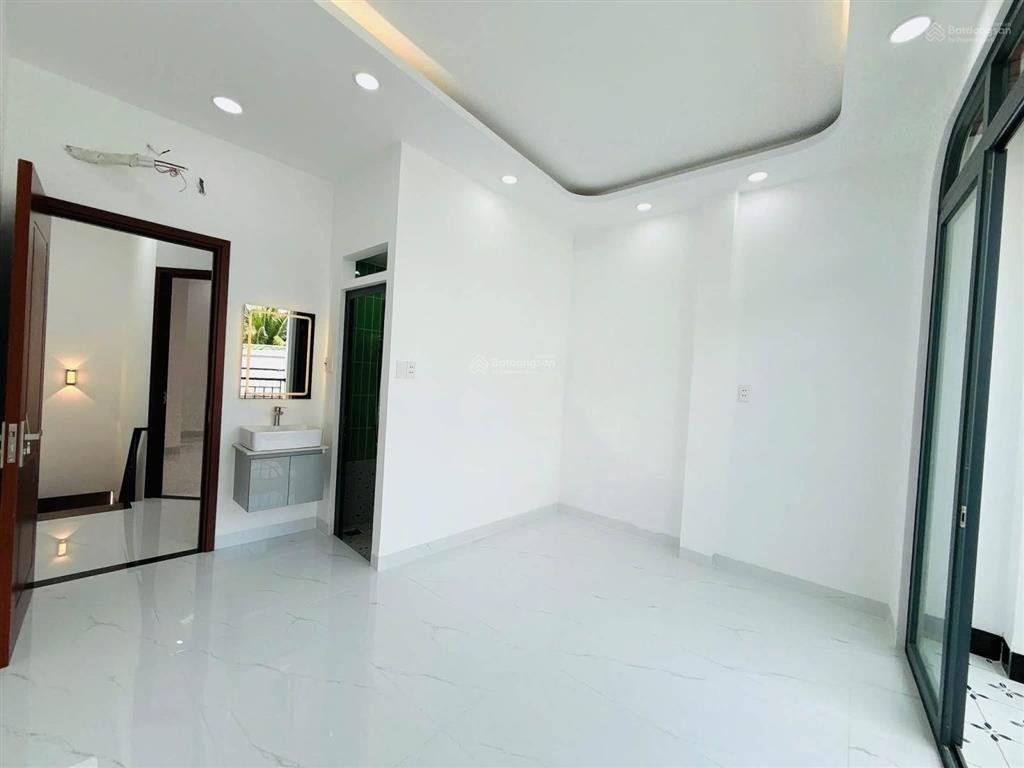 Nhỉnh 5 tỷ  bán nhà căn góc 3 mặt hẻm phạm thế hiển, q8