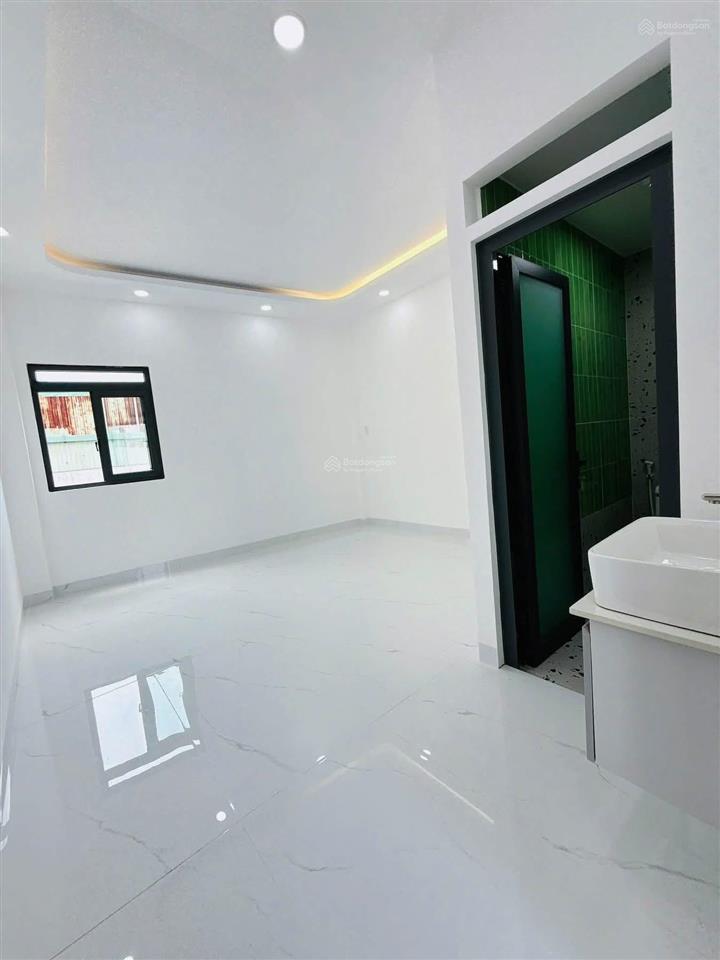Nhỉnh 5 tỷ  bán nhà căn góc 3 mặt hẻm phạm thế hiển, q8