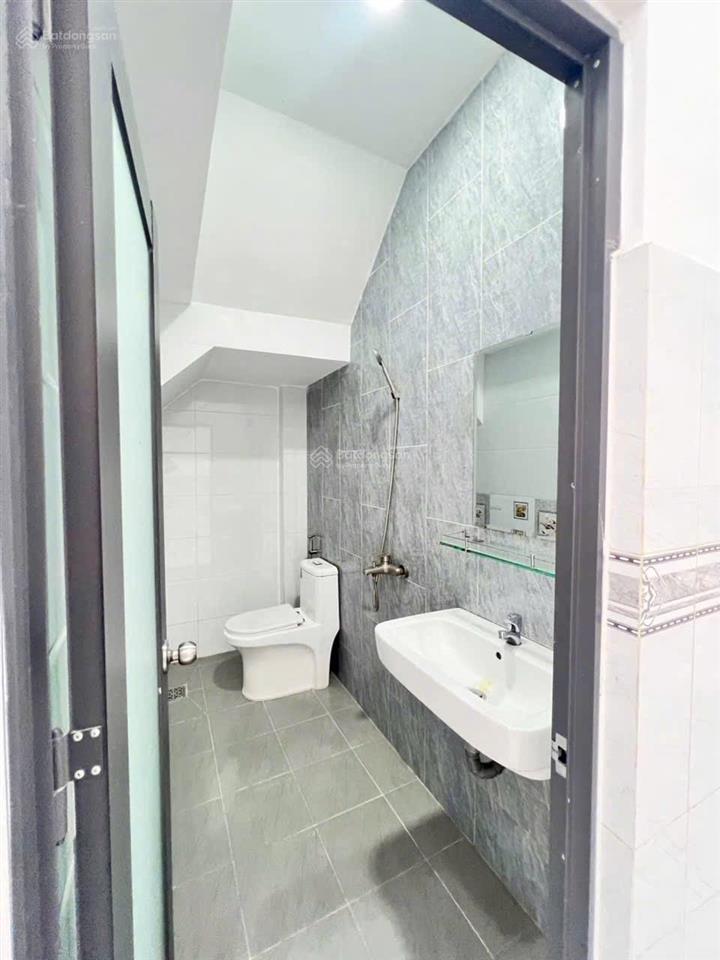 14 triệu nhà 4 tầng, 4pn, hẻm 5m thông ngay chợ lê văn quới, bình tân