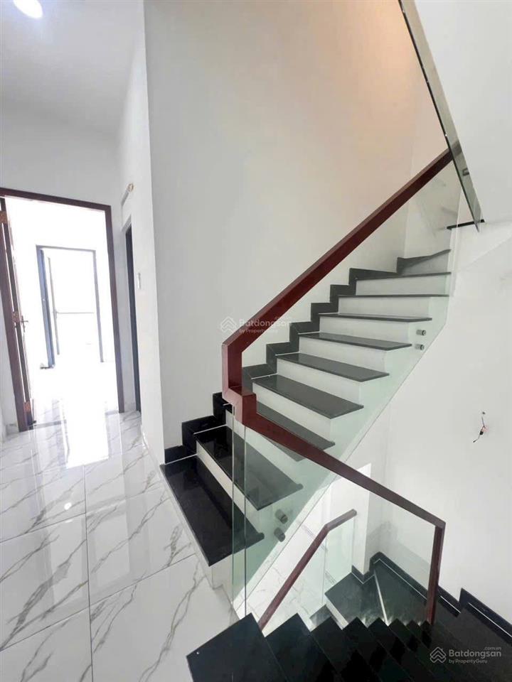 14 triệu nhà 4 tầng, 4pn, hẻm 5m thông ngay chợ lê văn quới, bình tân