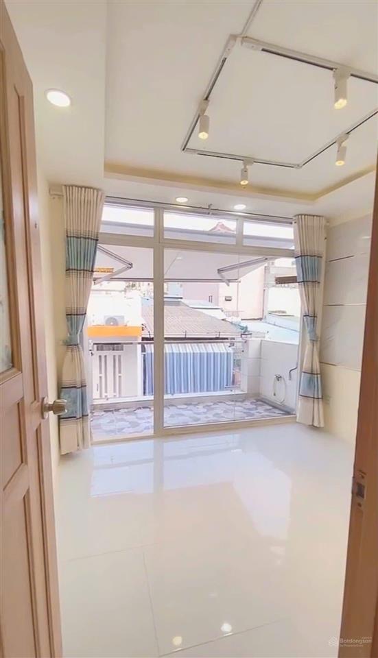 13 triệu  2 lầu  2pn  nhà full nội thất, sát chợ tân bình