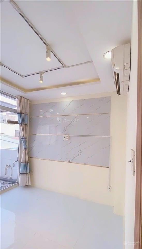 13 triệu  2 lầu  2pn  nhà full nội thất, sát chợ tân bình