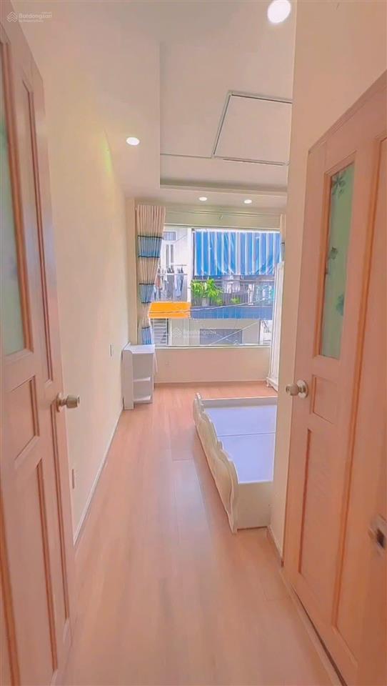 13 triệu  2 lầu  2pn  nhà full nội thất, sát chợ tân bình