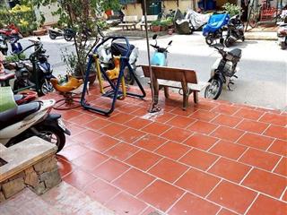 Tập thể tầng 1 ngõ 110 hoàng quốc việt ô tô đỗ cửa kinh doanh đỉnh 65m 2 ngủ, 2wc, tiện ích