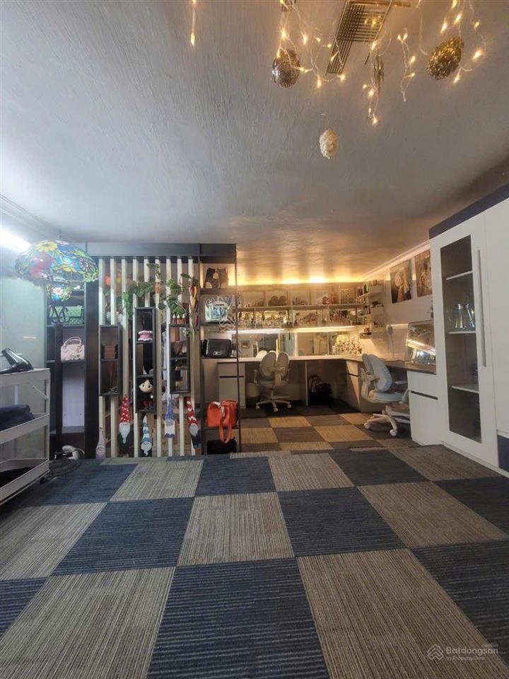 Mặt phố hồng hà hoàn kiếm 140m 3 tầng mặt tiền 4,5m kinh doanh bất chấp thể loại, vỉa hè rộng