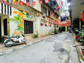 Tập thể tầng 1 a24 ngõ 120 hoàng quốc việt 42m/60m  2 mặt ngõ ô tô tải tránh, ở và kd đỉnh