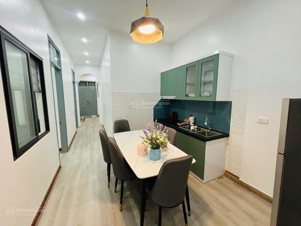 Tập thể tư lệnh bộ đội biên phòng phố trần bình 68m 3pn  2wc full nội thất, ô tô đỗ cửa