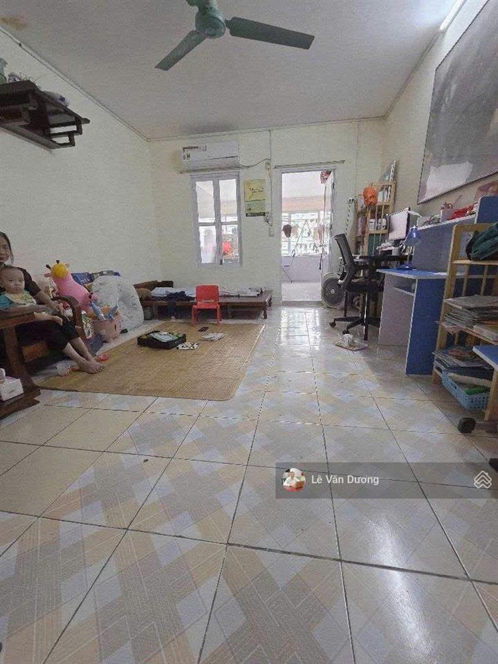 Căn hộ tập thể b4 nghĩa tân diện tích sổ 25m, sử dụng thực tế 55m ô tô đỗ chân cầu thang bán gấp