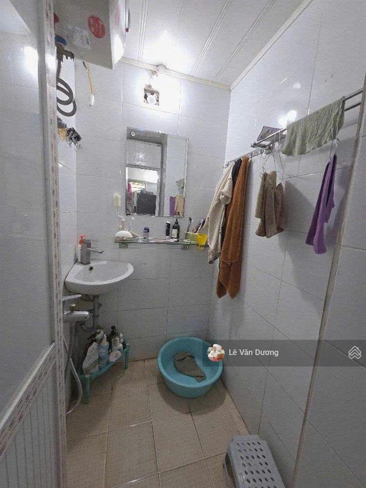 Căn hộ tập thể b4 nghĩa tân diện tích sổ 25m, sử dụng thực tế 55m ô tô đỗ chân cầu thang bán gấp