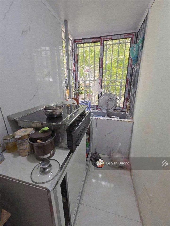 Căn hộ tập thể b4 nghĩa tân diện tích sổ 25m, sử dụng thực tế 55m ô tô đỗ chân cầu thang bán gấp