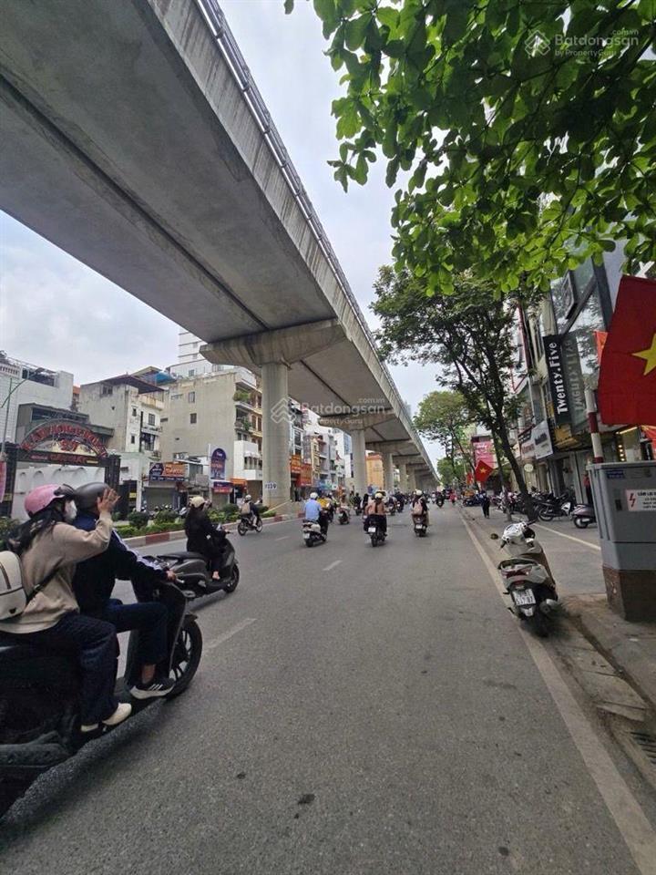 Mặt phố cầu giấy67m.5 tầng thang máy lô góc dòng tiền khủng 120tr/tháng kinh doanh các loại hìn