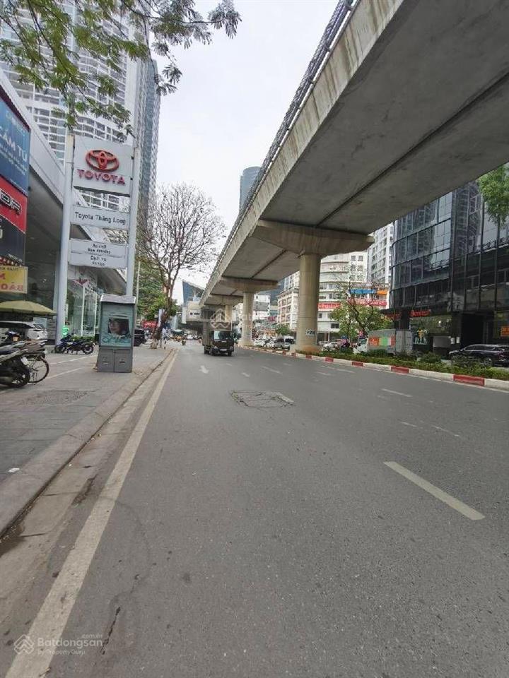 Mặt phố cầu giấy67m.5 tầng thang máy lô góc dòng tiền khủng 120tr/tháng kinh doanh các loại hìn