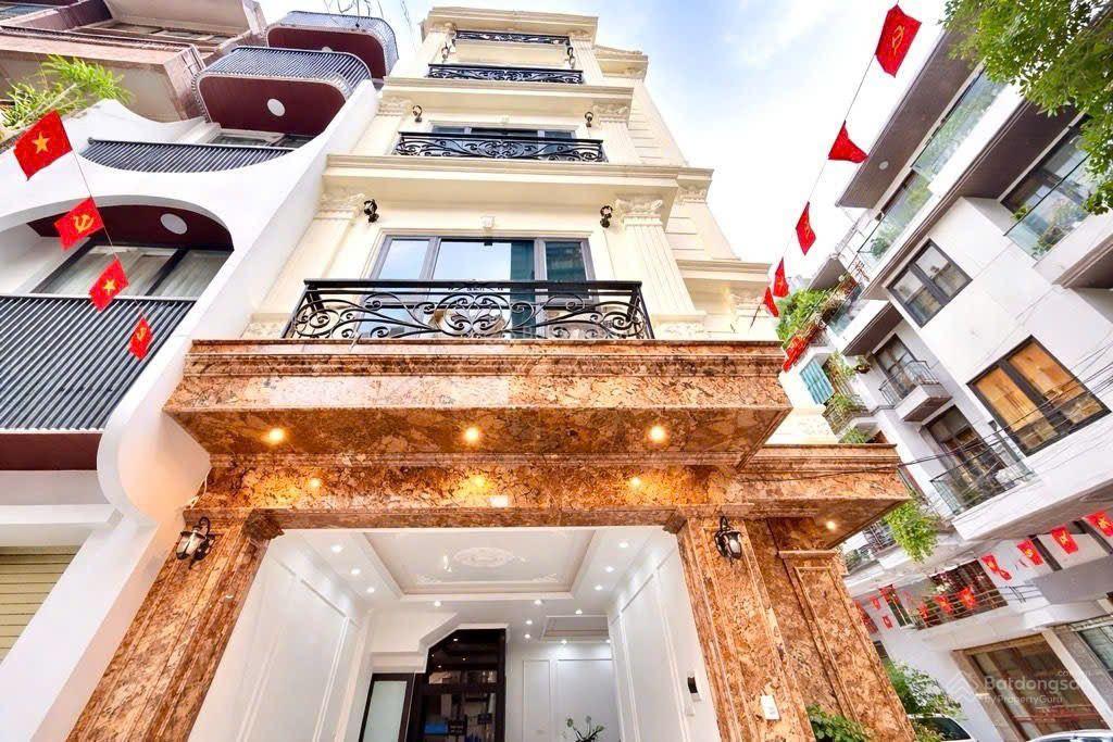 Gấp phân lô phố phạm văn đồng 65m 7 tầng thang máy lô góc 2 mặt ô tô tránh gara 2 ô tô, kd vip