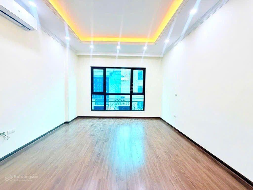 Gấp phân lô phố phạm văn đồng 65m 7 tầng thang máy lô góc 2 mặt ô tô tránh gara 2 ô tô, kd vip