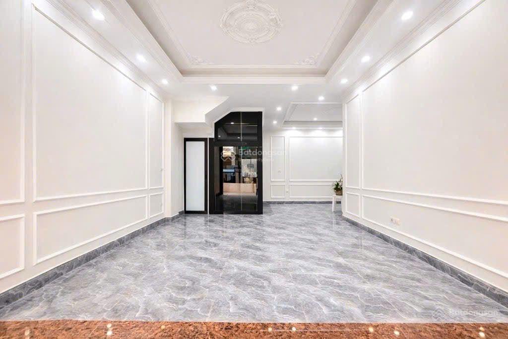 Gấp phân lô phố phạm văn đồng 65m 7 tầng thang máy lô góc 2 mặt ô tô tránh gara 2 ô tô, kd vip