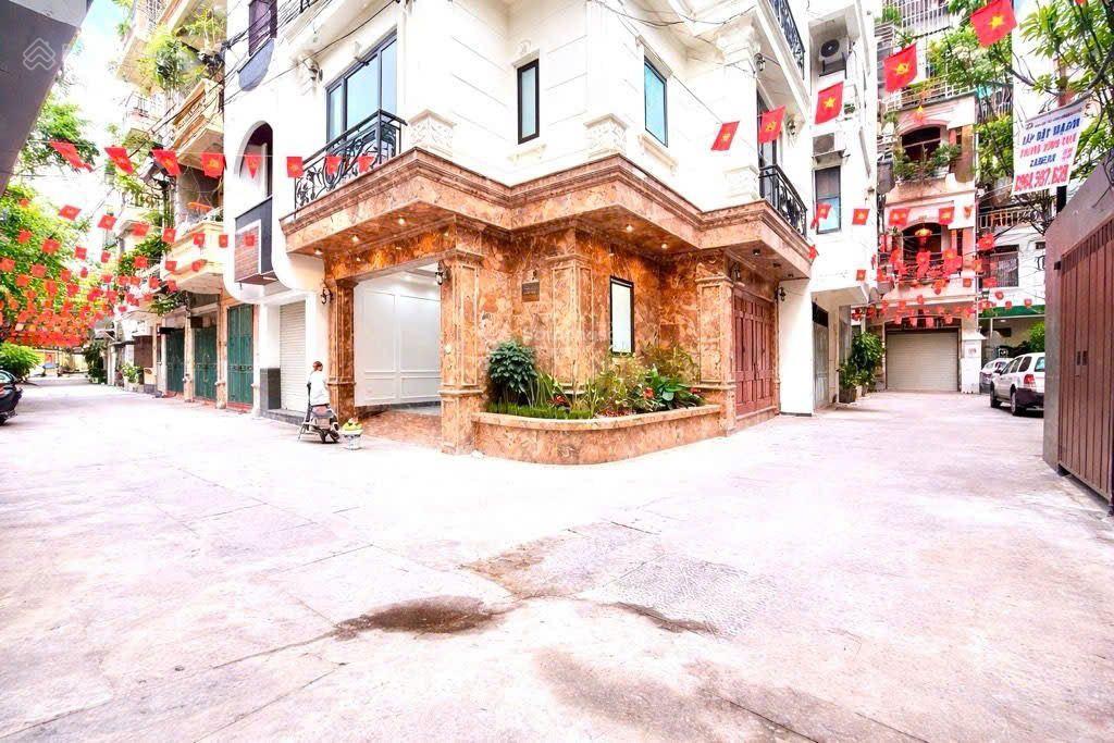 Gấp phân lô phố phạm văn đồng 65m 7 tầng thang máy lô góc 2 mặt ô tô tránh gara 2 ô tô, kd vip
