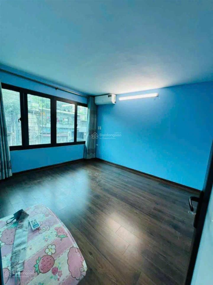 Bán gấp tập thể nghĩa tân, căn penthouse  140m2  4pn, 2wc, 2 khách, 2 bếp, ô tô đỗ chân tòa