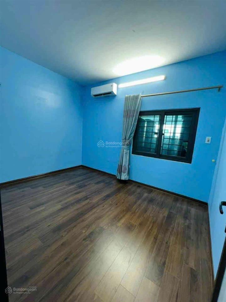 Bán gấp tập thể nghĩa tân, căn penthouse  140m2  4pn, 2wc, 2 khách, 2 bếp, ô tô đỗ chân tòa