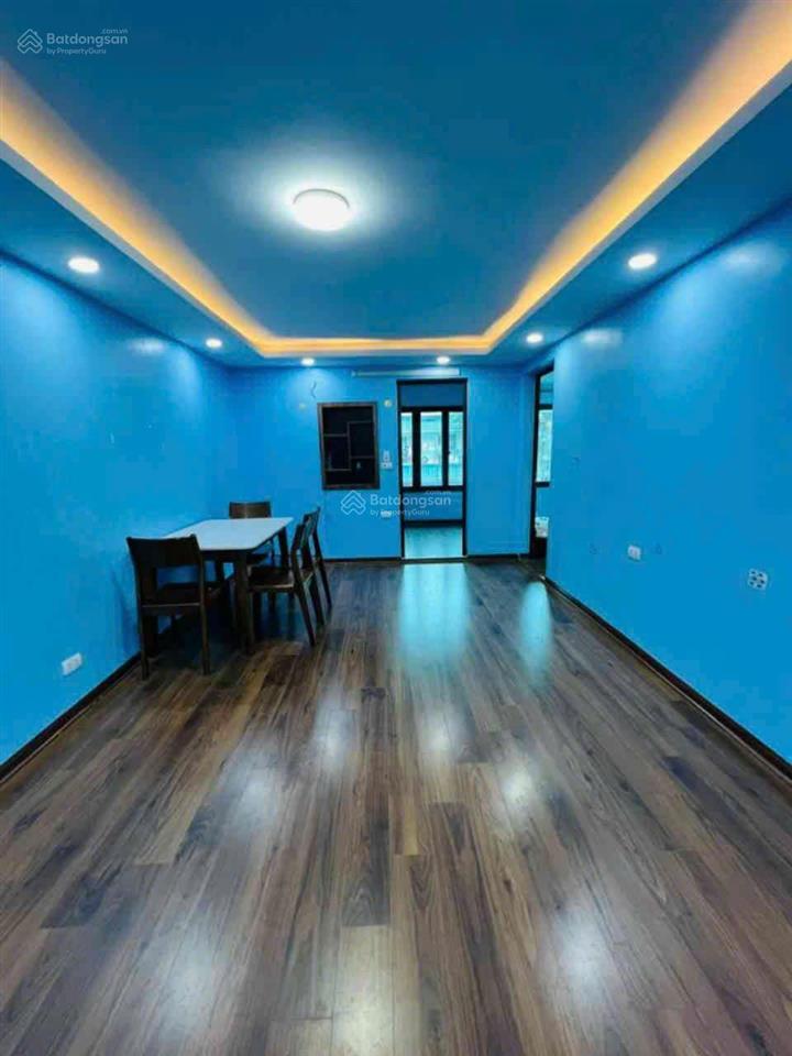 Bán gấp tập thể nghĩa tân, căn penthouse  140m2  4pn, 2wc, 2 khách, 2 bếp, ô tô đỗ chân tòa