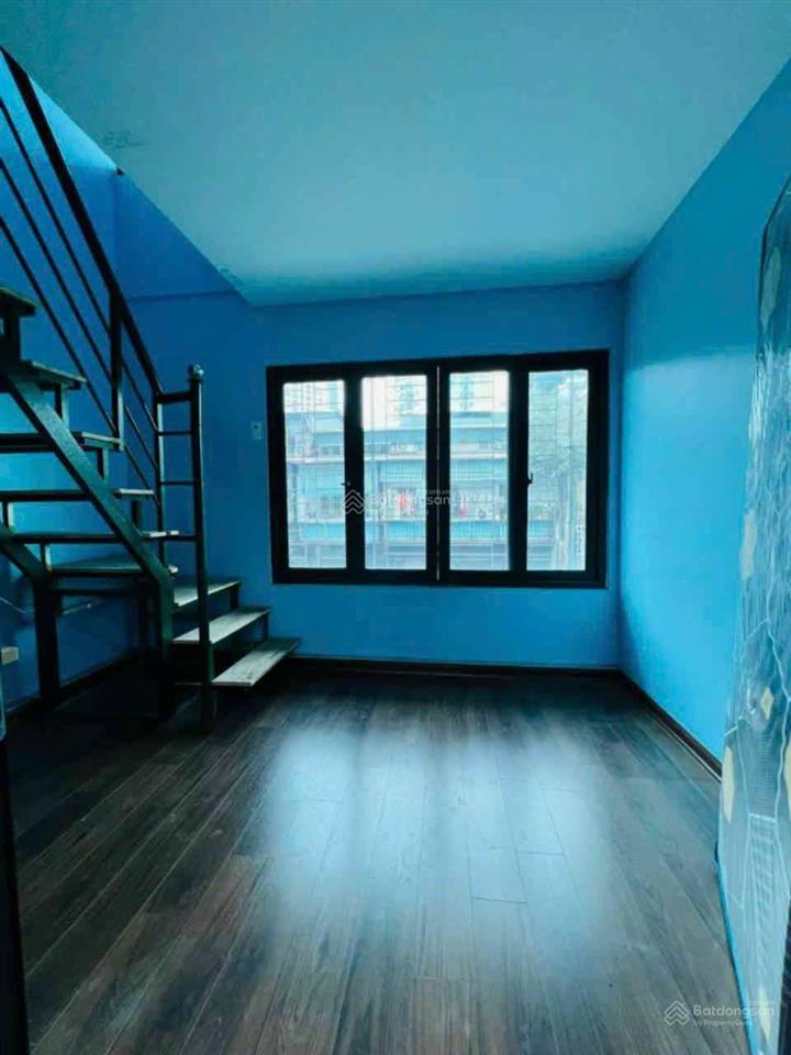 Bán gấp tập thể nghĩa tân, căn penthouse  140m2  4pn, 2wc, 2 khách, 2 bếp, ô tô đỗ chân tòa