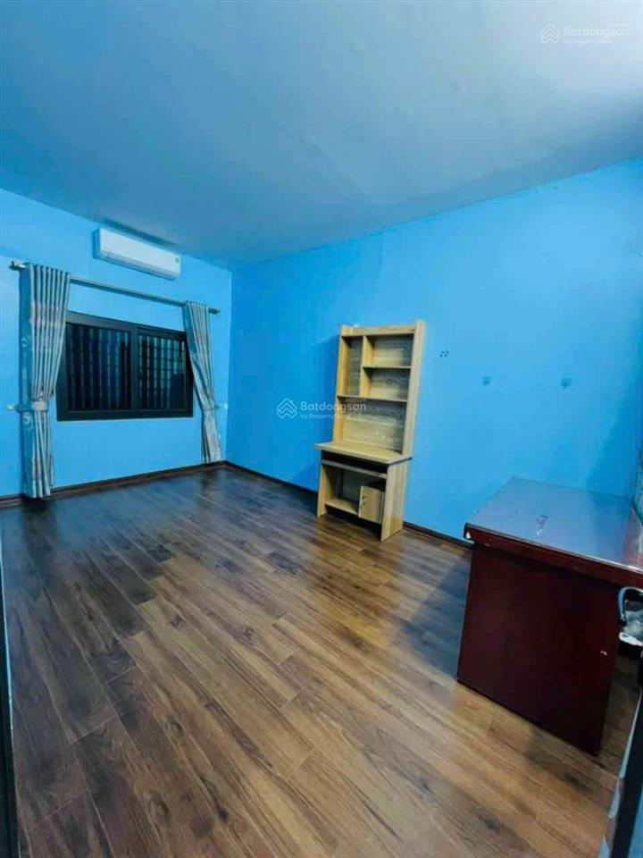Bán gấp tập thể nghĩa tân, căn penthouse  140m2  4pn, 2wc, 2 khách, 2 bếp, ô tô đỗ chân tòa