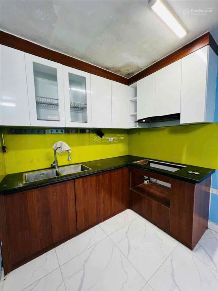 Bán gấp tập thể nghĩa tân, căn penthouse  140m2  4pn, 2wc, 2 khách, 2 bếp, ô tô đỗ chân tòa