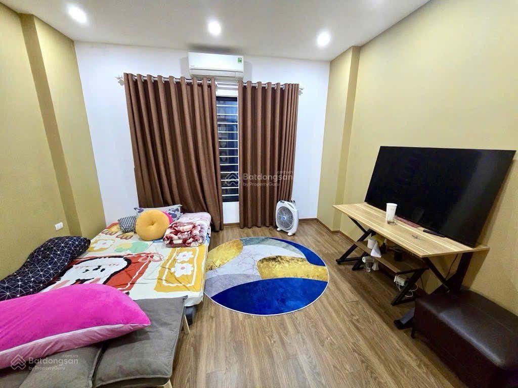 Nhà đẹp ở ngay trung tâm cầu giấy 45m5 tầng mặt tiền 4,5m ngõ thông vài bước ra phố hiếm có