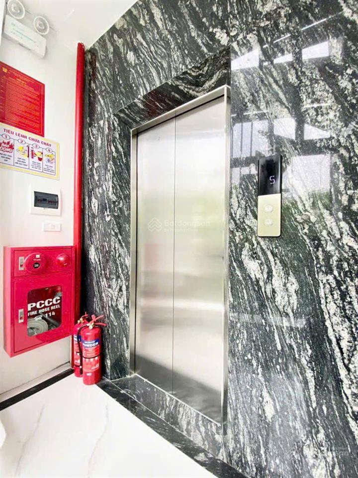 Mặt đường phạm văn đồng, 9 tầng thang máy, thông sàn, mặt tiền 6,5m, kinh doanh văn phòng showroom