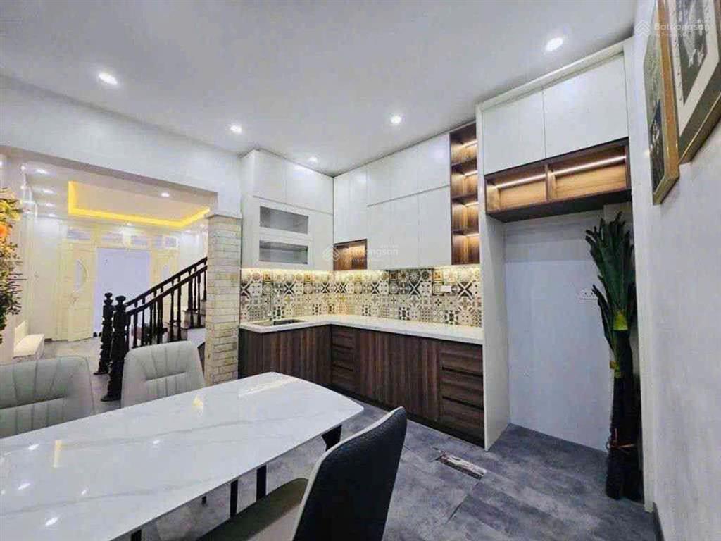 Phân lô phố cầu giấy 38m 4 tầng 4 ngủ đầy đủ công năng nhà đẹp ở ngay trung tâm quận cầu