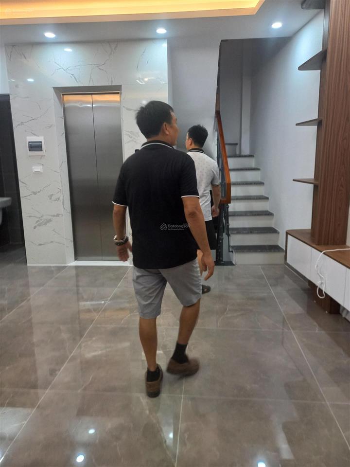 Phố cầu giấy, phân lô ô tô tránh 39m nhà mới kính koong 7 tầng thang máy thoáng trước sau