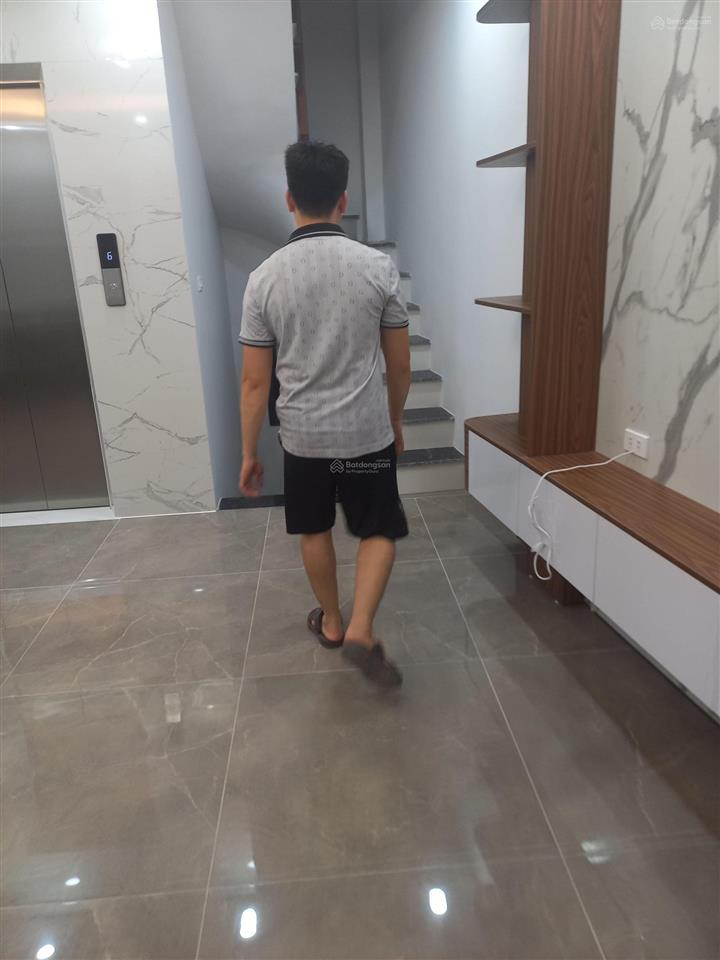 Phố cầu giấy, phân lô ô tô tránh 39m nhà mới kính koong 7 tầng thang máy thoáng trước sau