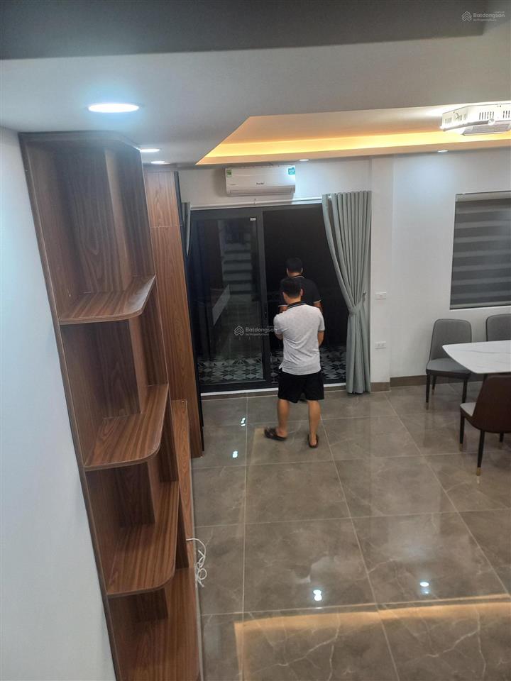 Phố cầu giấy, phân lô ô tô tránh 39m nhà mới kính koong 7 tầng thang máy thoáng trước sau