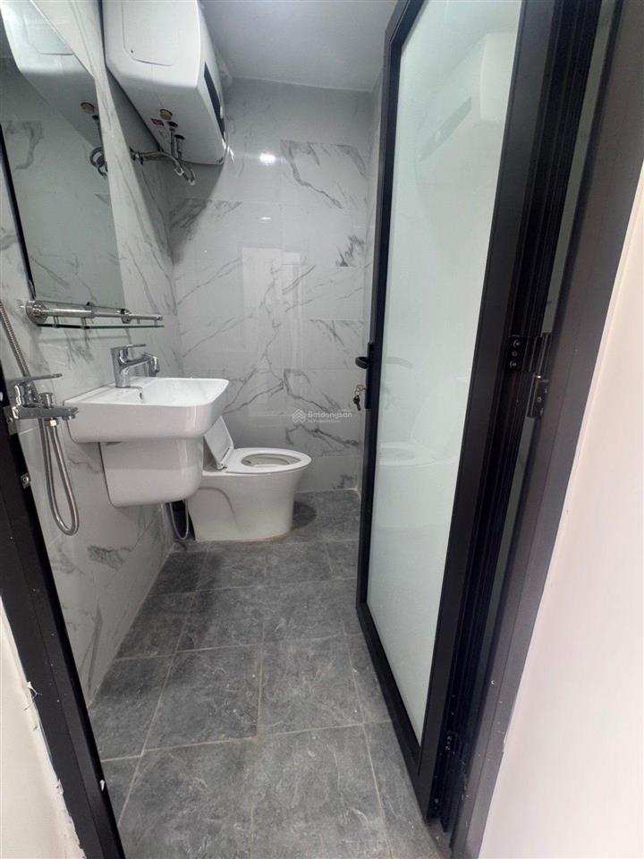 Bán gấp tập thể tầng 3 đồng xa, mai dịch 90m 3 ngủ 2wc thoáng sáng mọi phòng, tiện ích bạt ngàn