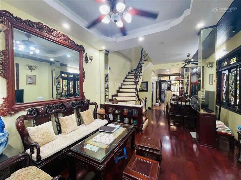 #phân lô trần quốc hoàn  40m  5 tầng  6 ngủ đầy đủ công năng  ô tô tránh, đỗ, vào nhà đỉnh