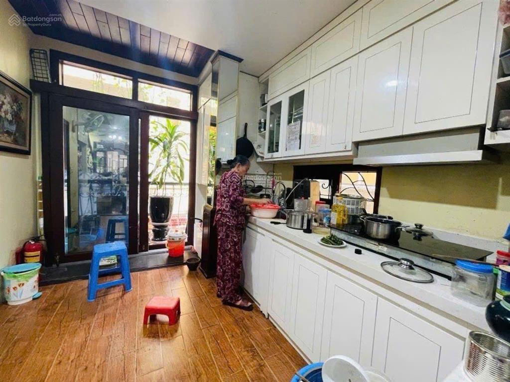 #phân lô trần quốc hoàn  40m  5 tầng  6 ngủ đầy đủ công năng  ô tô tránh, đỗ, vào nhà đỉnh