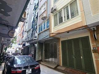 Giảm 800tr mặt phố trần quốc hoàn 40m 5tầng  đường rộng trước nhà 5m phân lô ô tô chạy quanh