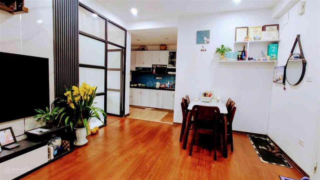 Chung cư 137 nguyễn ngọc vũ, cầu giấy 80m 3 ngủ, 2 wc  tầng đẹp, full nội thất, view đẹp,